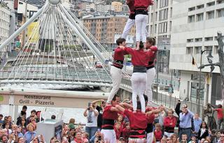 Castellers AND